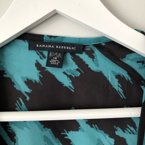 Banana Republic Silk Wrap Dress (14) - Picture 2 of 4